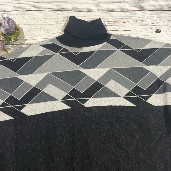 Sweaty Betty Geometric Black Gray Yeti Knit Poncho One Size - Picture 8 of 9